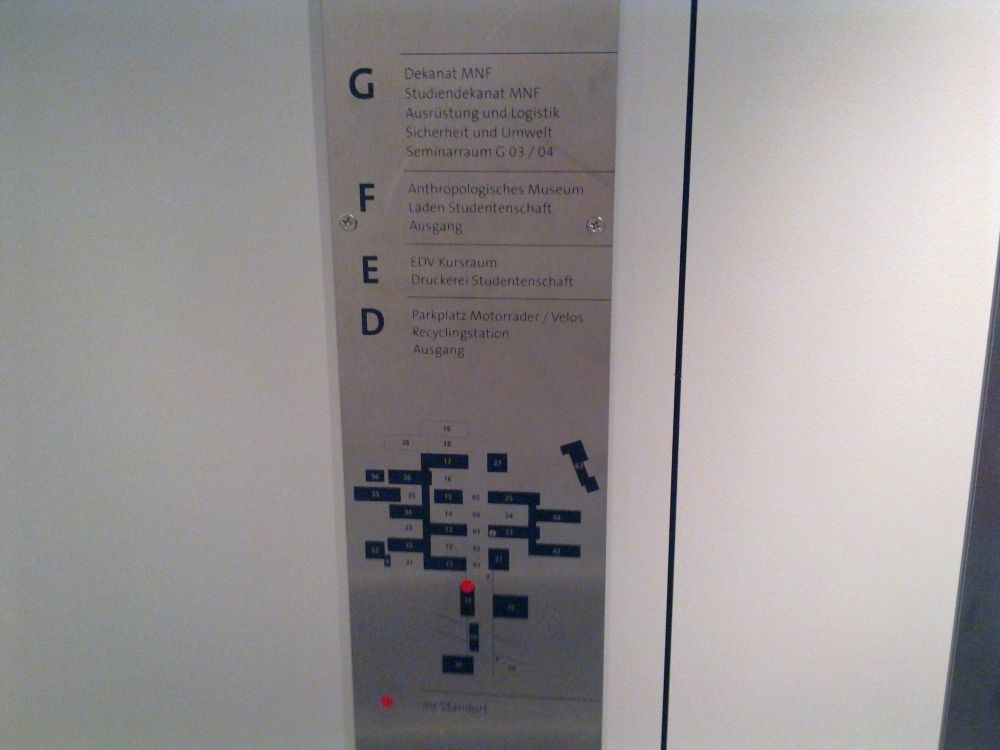 Gebäude Y10: Kurze Informationen zu den einzelnen Stockwerken.