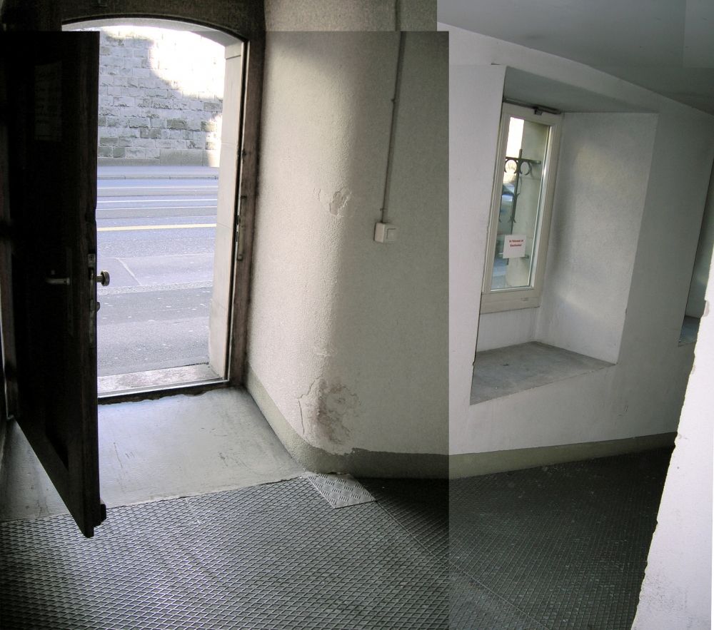 Gebäude SEI: Rampe beim alternativen, stufenlosen Gebäudeeingang.