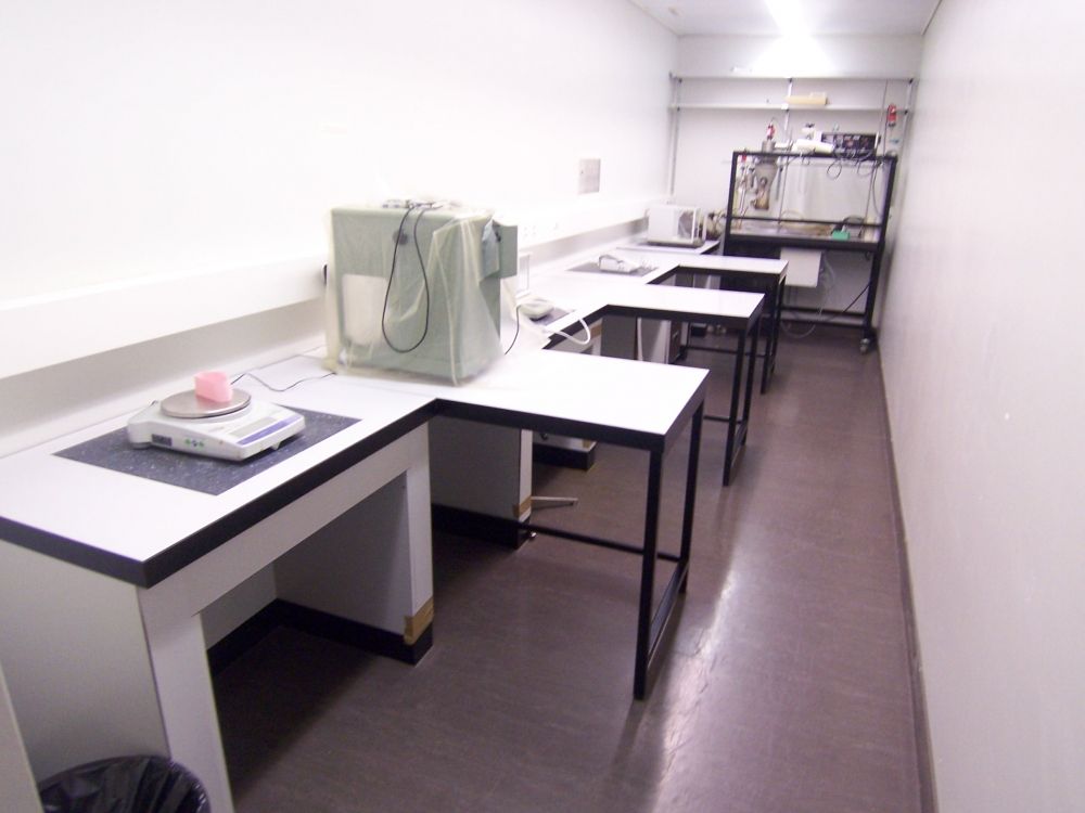 Labor Y13-K-25: Blick in den Raum (Innenansicht).