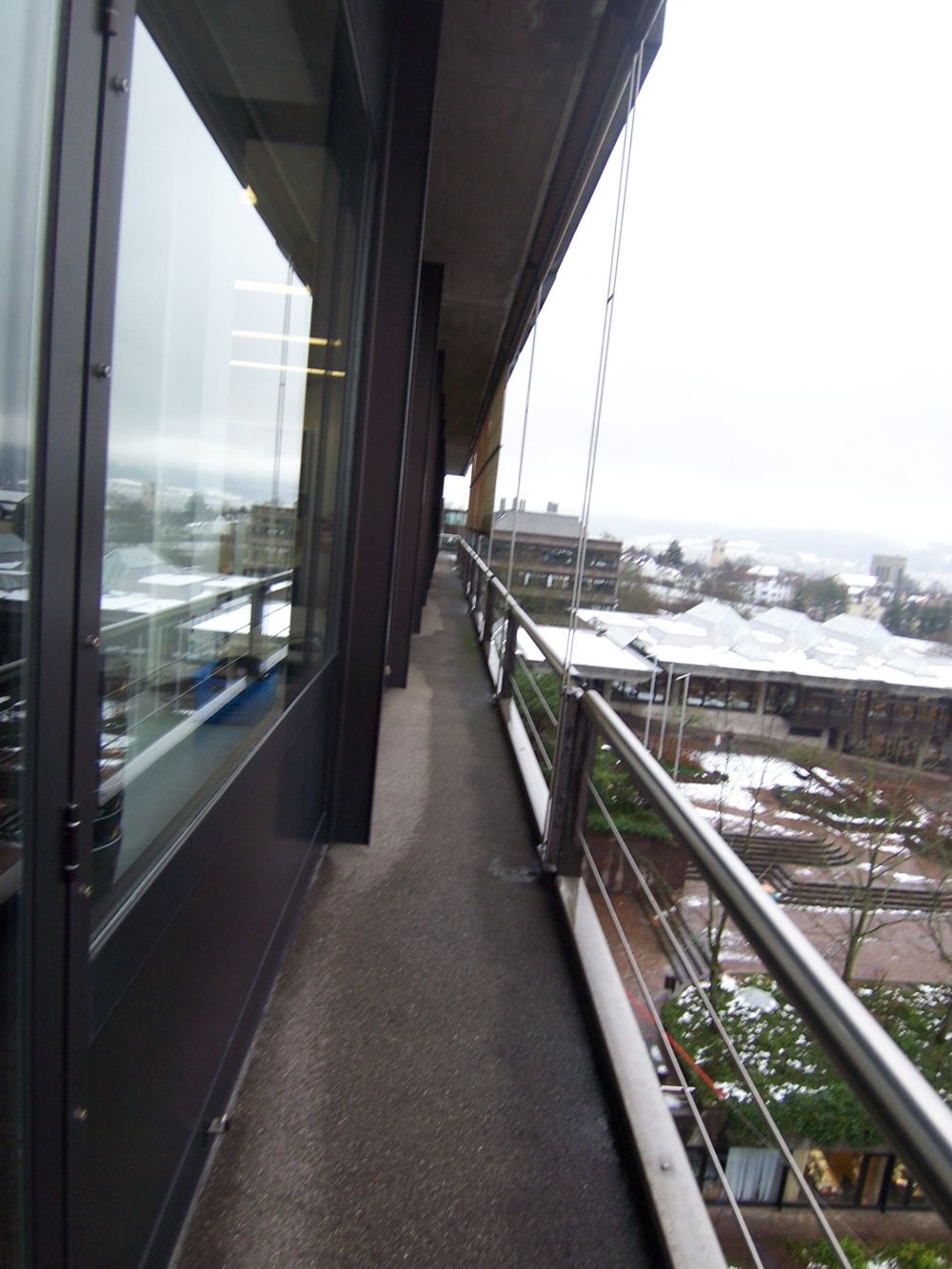 Y13-M, Balkon/Terrasse: Fluchtbalkon.