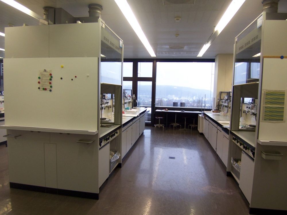 Praktikumsraum Y13-M-26: Blick in den Raum.