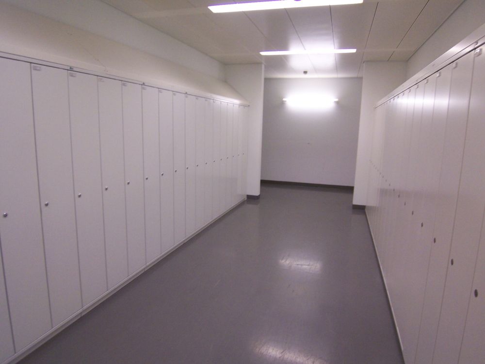 Y17-H, Schliessfächer/Garderobe: Schliessfächer.