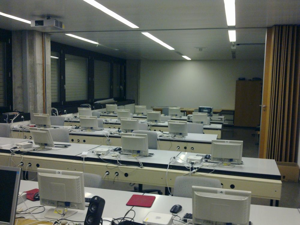 Computerkurs-Raum Y10-E-25: Sicht nach hinten.