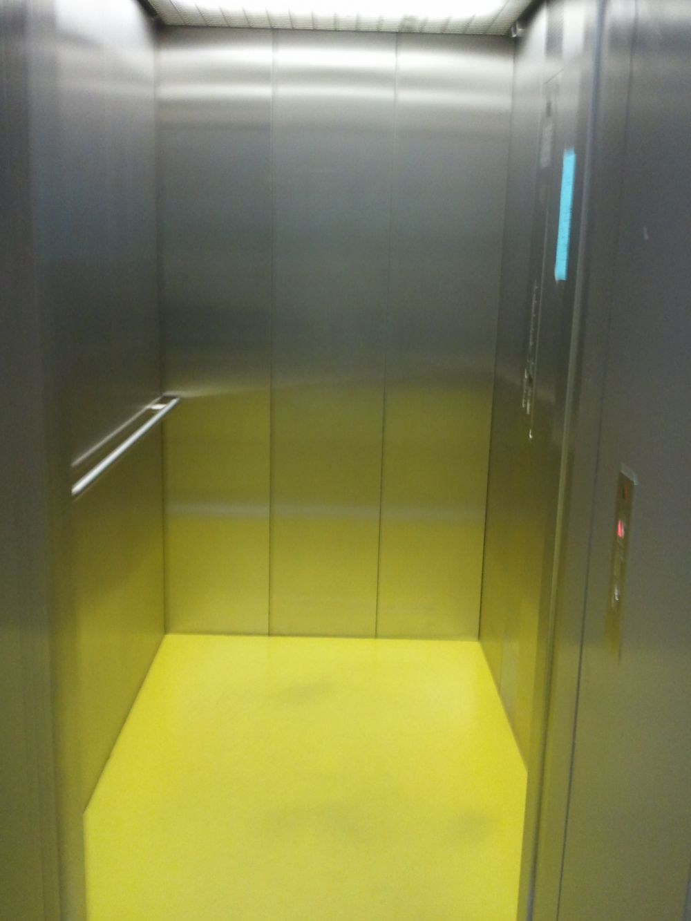 FRE, Lift: Sicht auf den Lift, geöffnet.