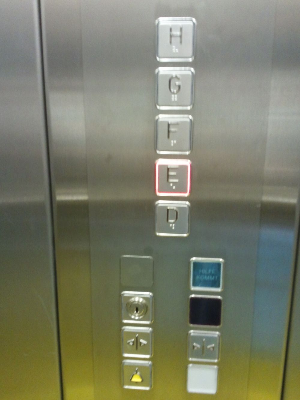 FRE, Lift: Bedientastatur im Lift.