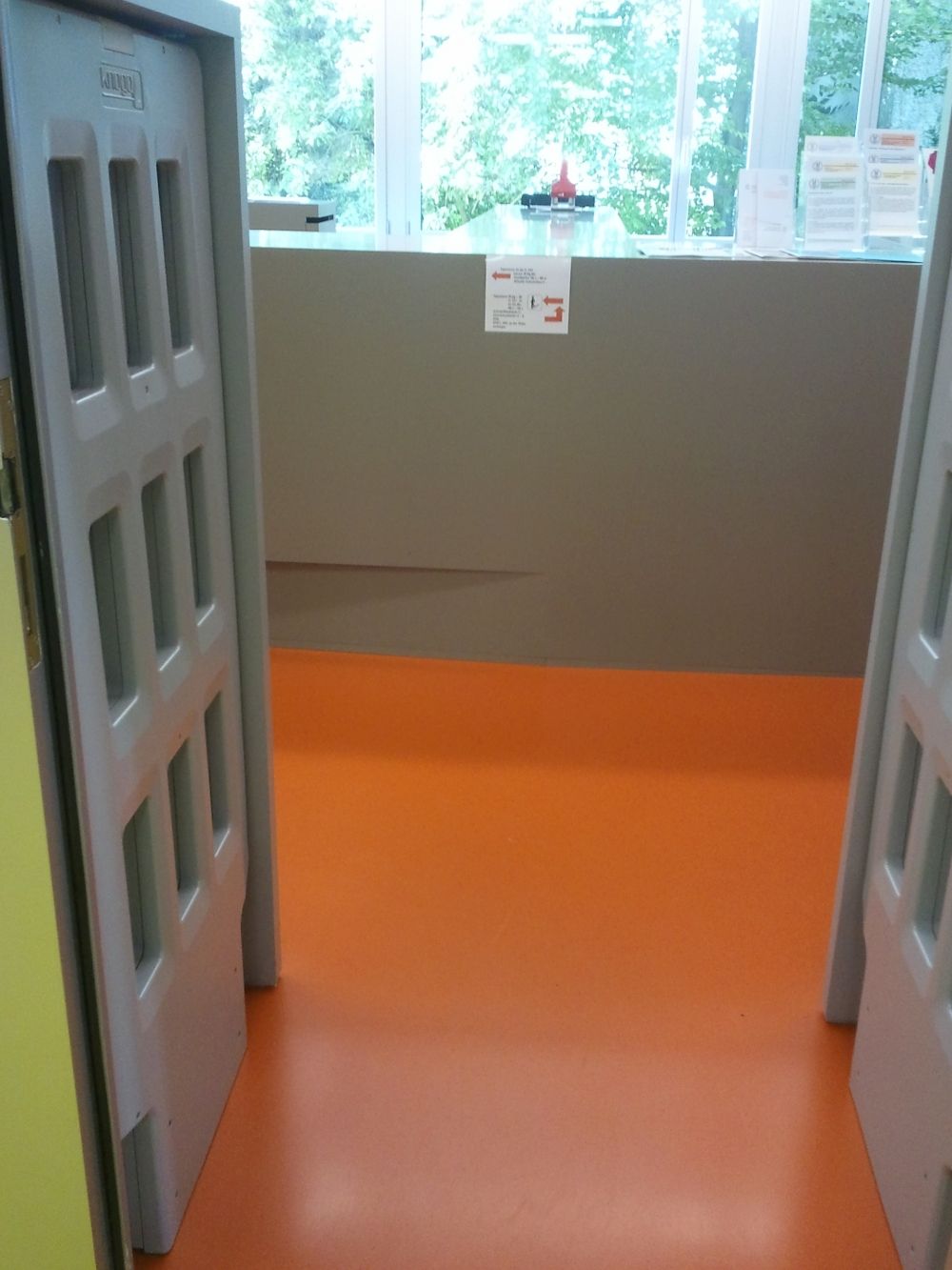 FRE-E, Bibliothek: Kontrollschranke beim Eingang in die Bibliothek.