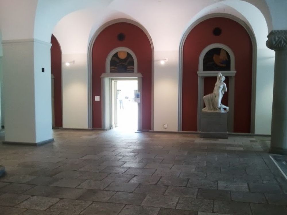 KOL, Stockwerk D: Blick vom Haupt-Lift in Richtung Lichthof.