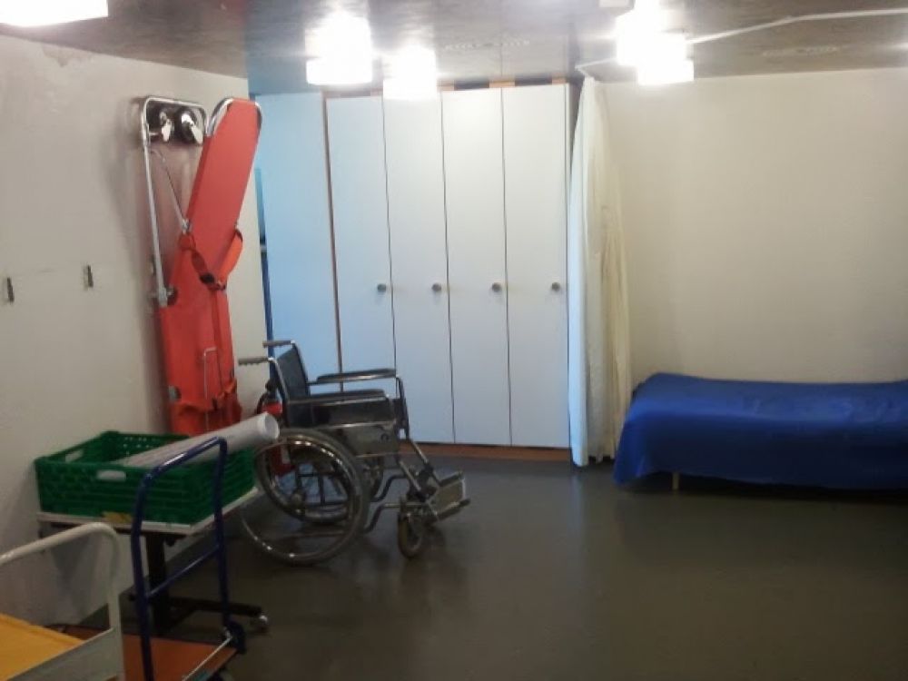 Sanitätsraum KOL-E-20: Blick von einer Ecke des Sanitätsraumes aus.