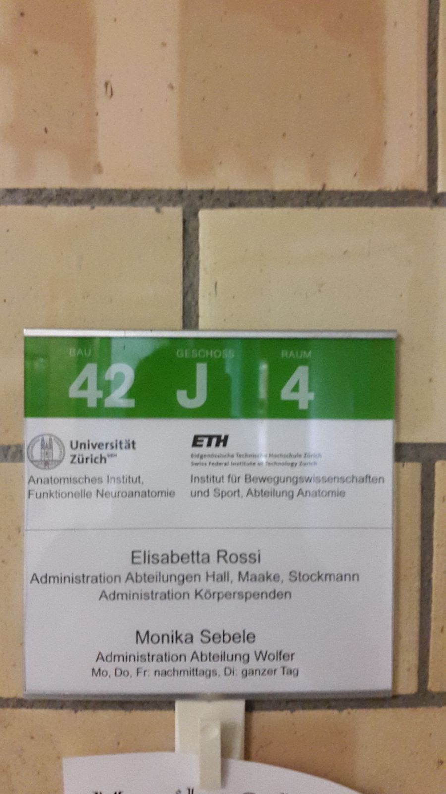 Büro Y42-J-04: Anzeigeschild.