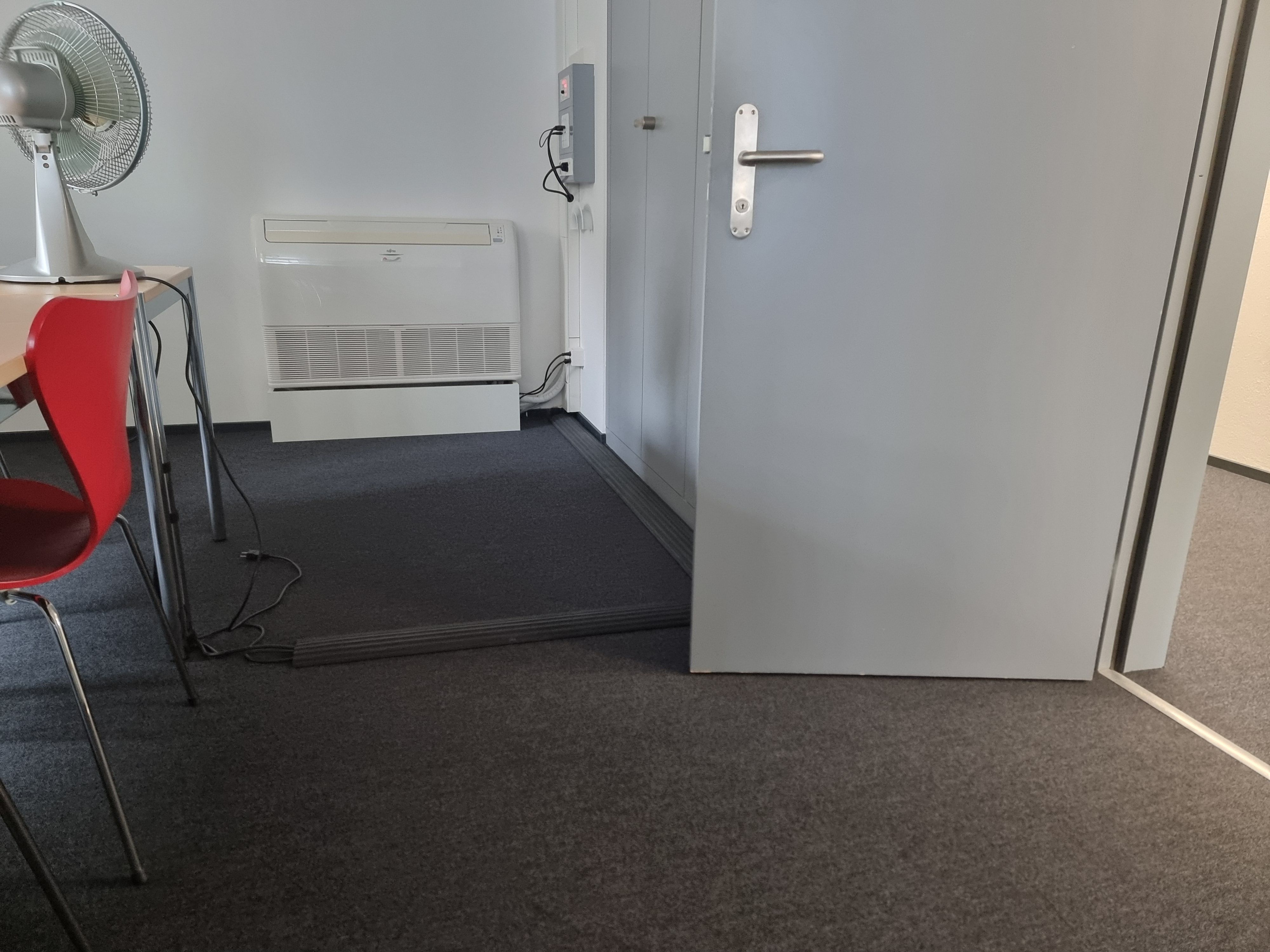 Da 010: Auf dem Bild sieht man die Schwelle im Zimmer Da 010.