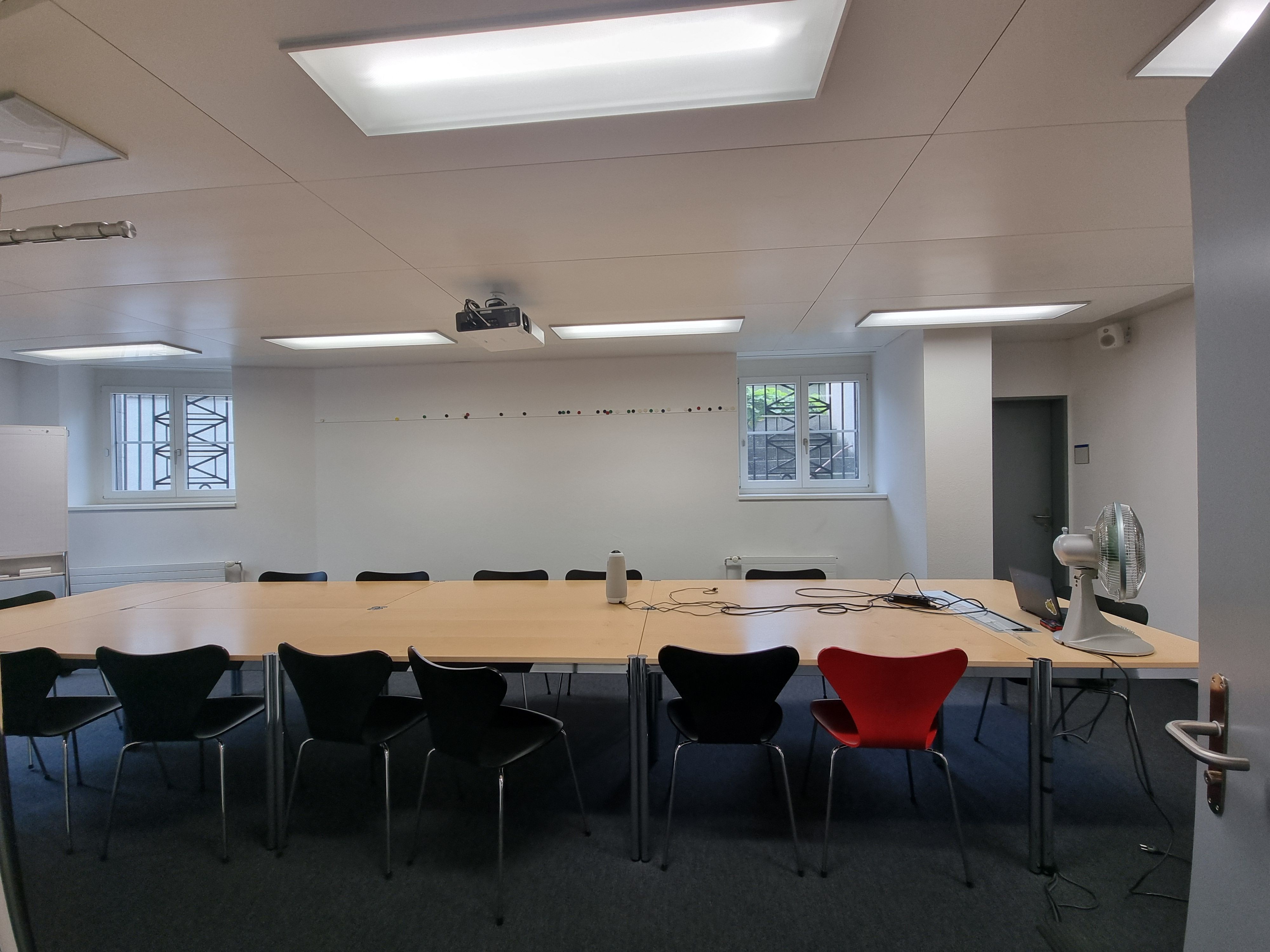 Da 010: Blick auf den ganzen Raum vom Türeingang aus.