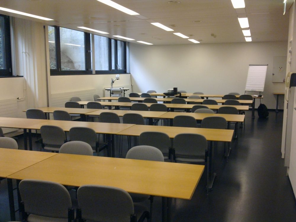Seminarraum Y21-D-68A: Sicht nach vorne.
