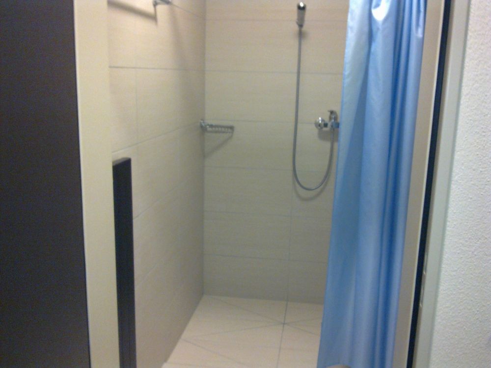 Umkleide- und Waschraum Y01-F-82: Innenansicht Dusche.