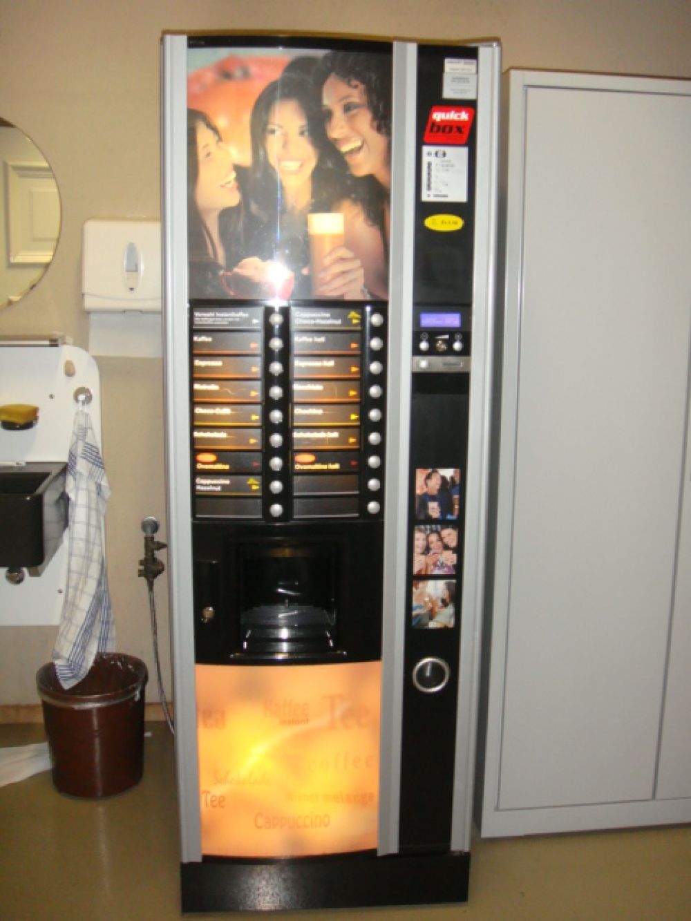 KO2, Stockwerk G: Getränkeautomat vor dem Aufenthaltsraum KO2-G-280A.