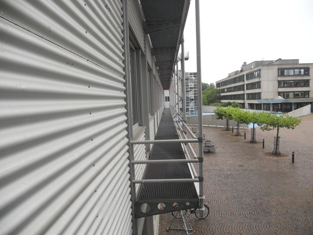 Y17-K, Balkon/Terrasse: Blick auf einen Balkon.