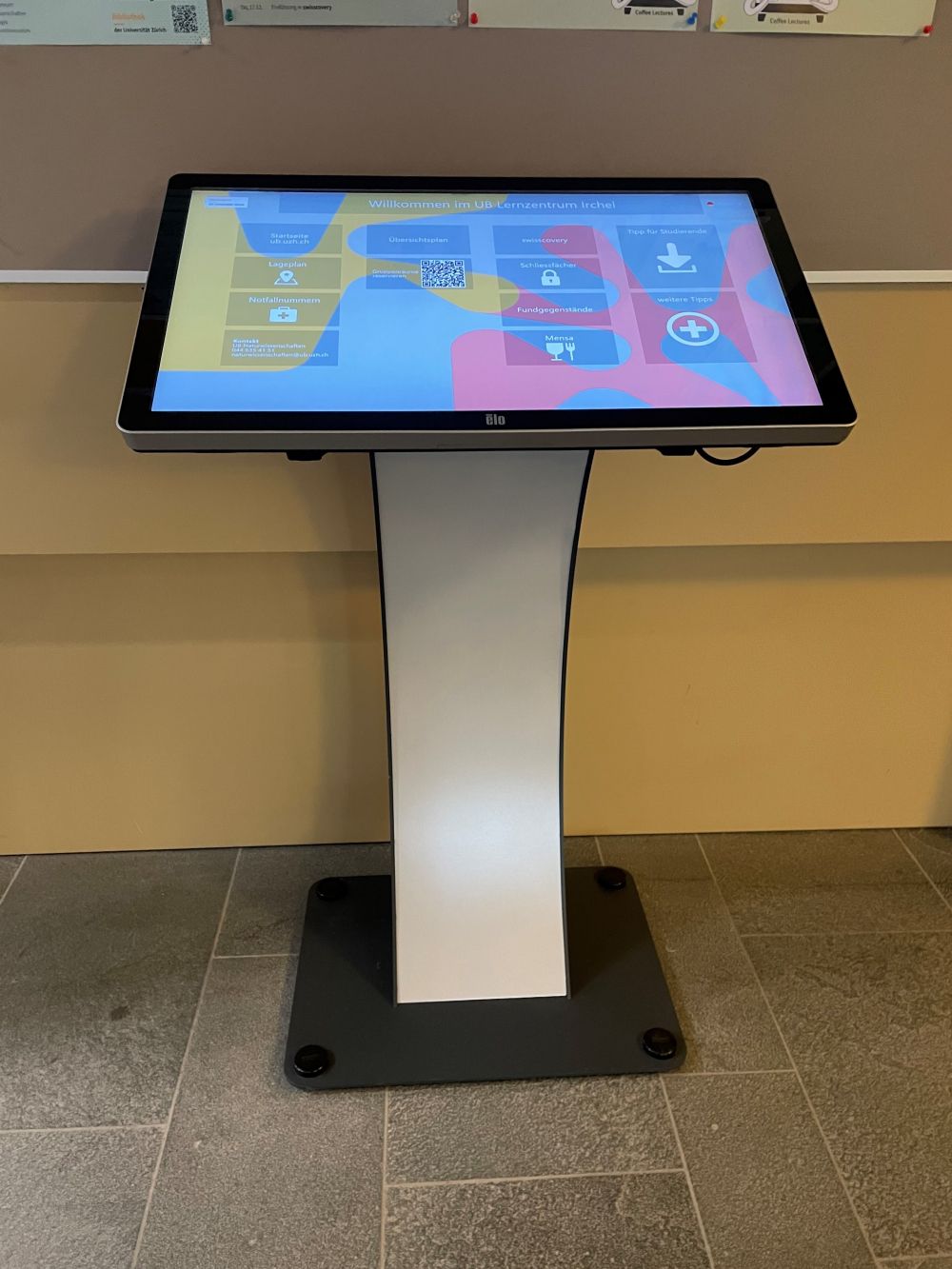 Y63-E, Bibliothek: Nahaufnahme Kioskterminal.
