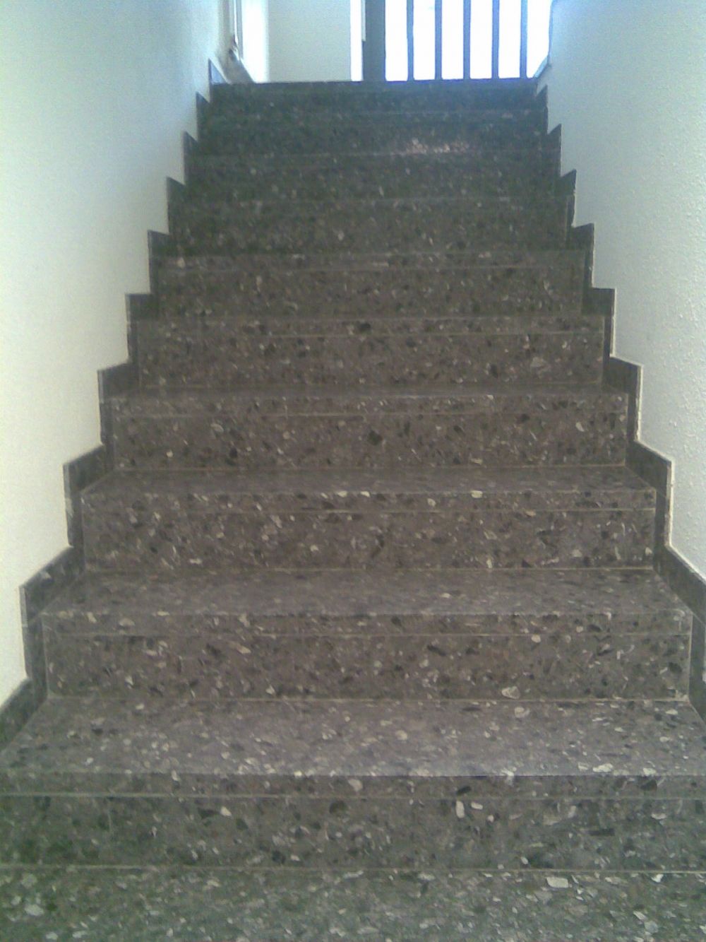 PLD, Stockwerk D: Treppe zum Stockwerk EG (als einzige im Haus ohne Handlauf).