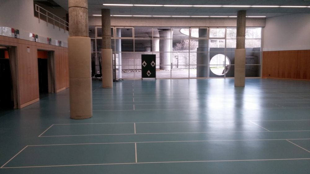 Y30-E, Halle: Blick in die Kleinsporthalle hinein.