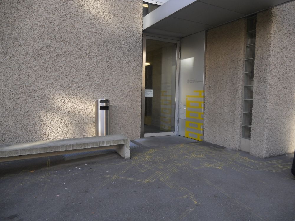 Gebäude FRE: Sicht auf Haupteingang (Freiestrasse 36).