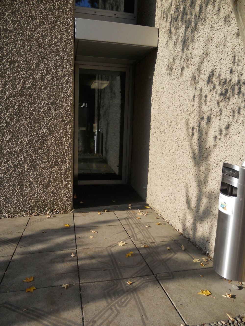 Gebäude FRE: Sicht zu Alternativeingang (Steinwiessstrasse).