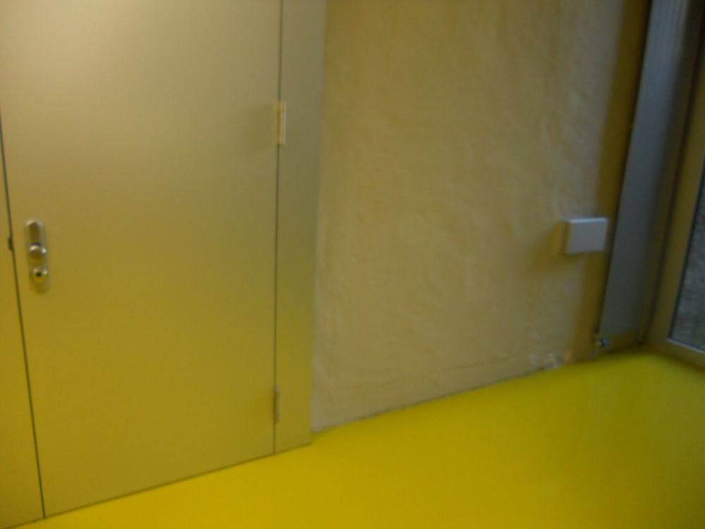 FRE-E, Bibliothek: Büchereinwurf vor Biblitohek, rechts im Bild (kleiner grauer Kasten).