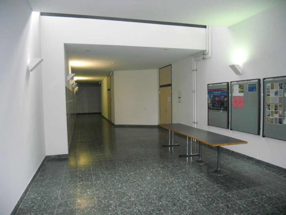 Y16, Stockwerk G: Blick in den Gang zum Hörsaal G-15.