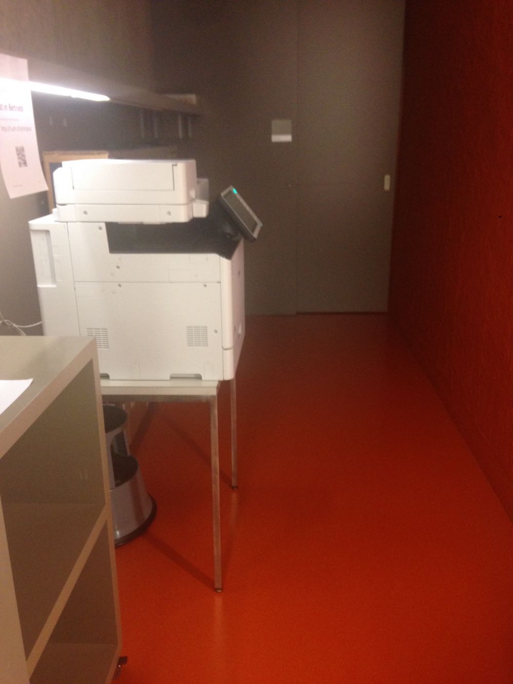 Kopierraum FRE-E-27B: Sicht auf das UZH-Print-Gerät (von Zugang aus).