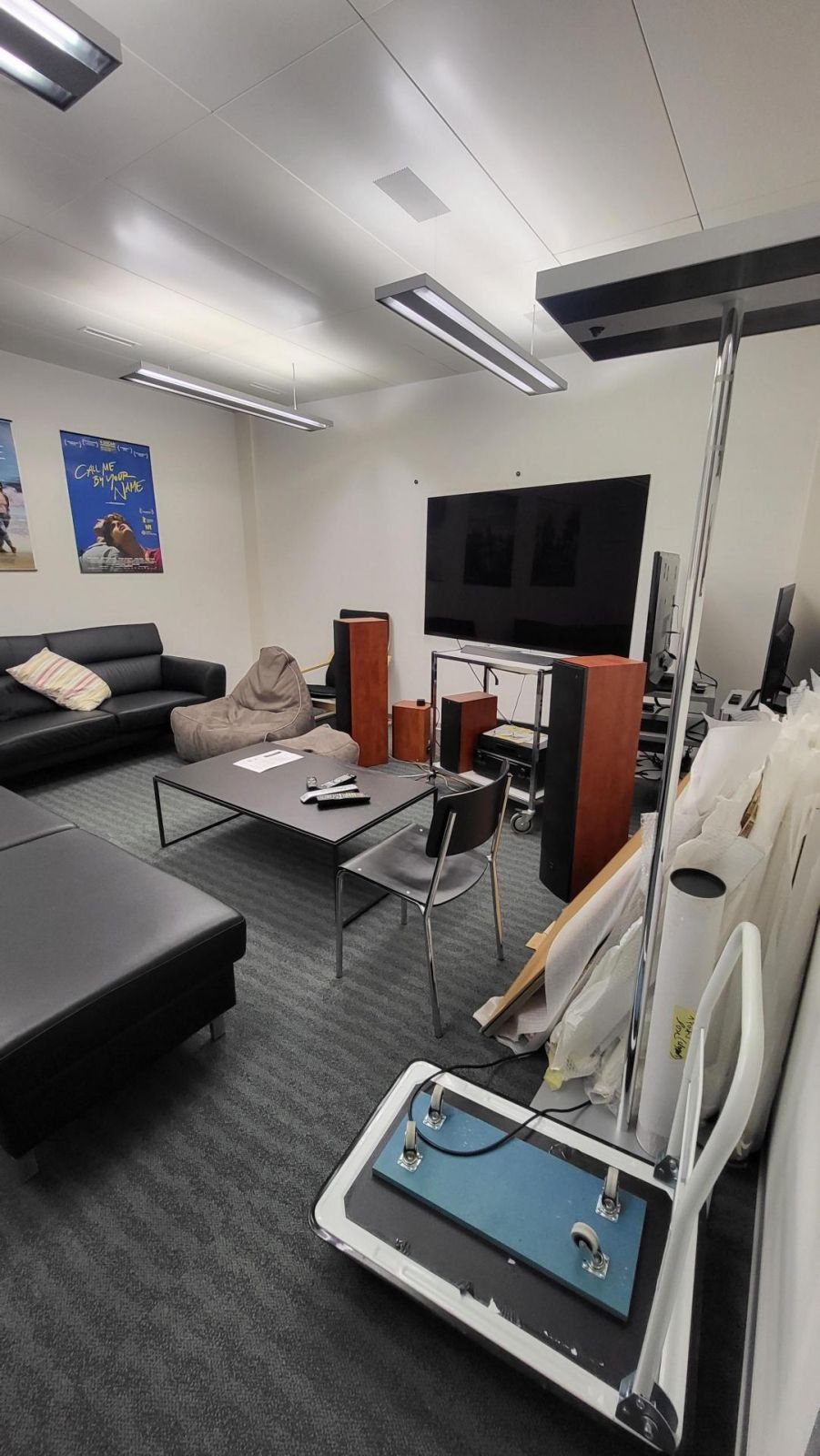 AFL-G, Filmlounge: Blick von der Tür aus.