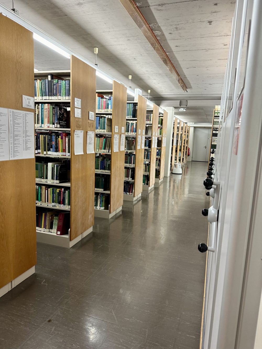 BOT-M1, Bibliothek: Freihandmagazin.