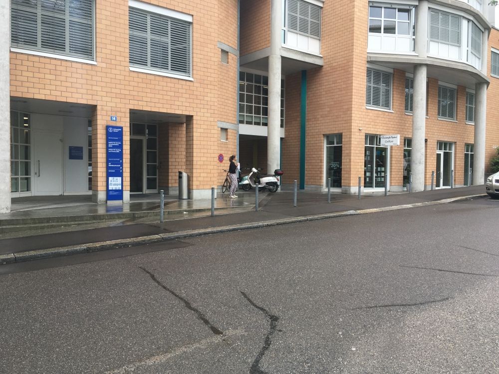 Gebäude PLR: Haupteingang PLM und PLR.