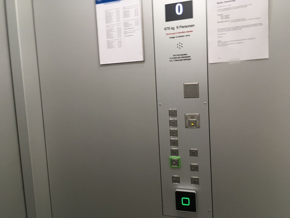 PLR, Lift: Sicht Bedienelemente der Innenausstattung Lift.