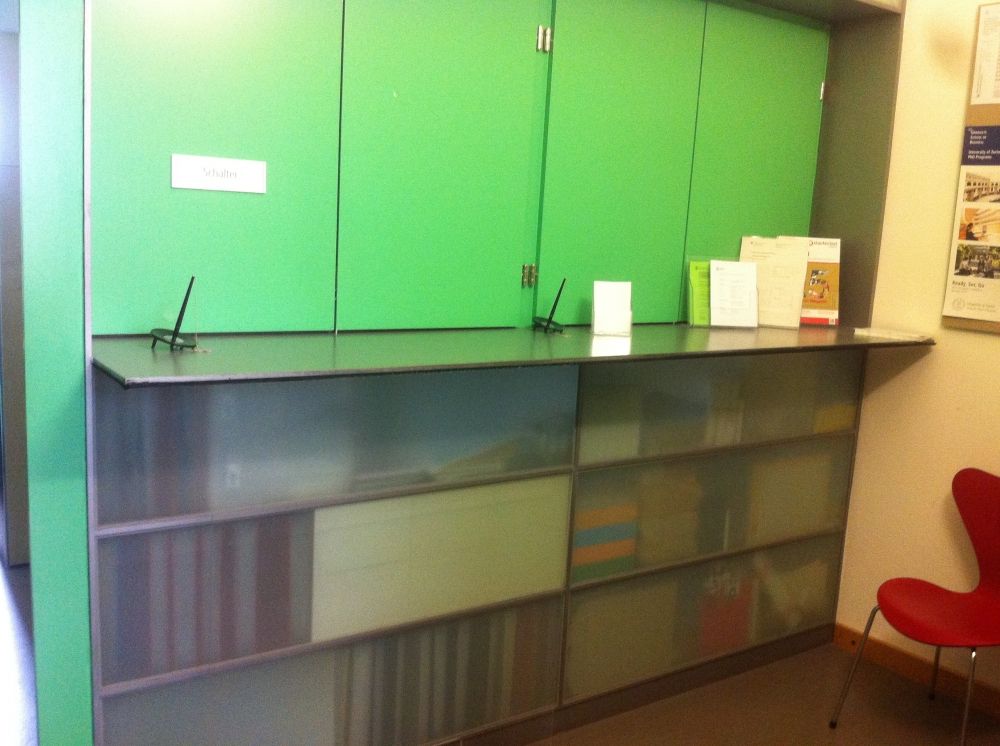 Büro KOL-G-207a: Schalter.