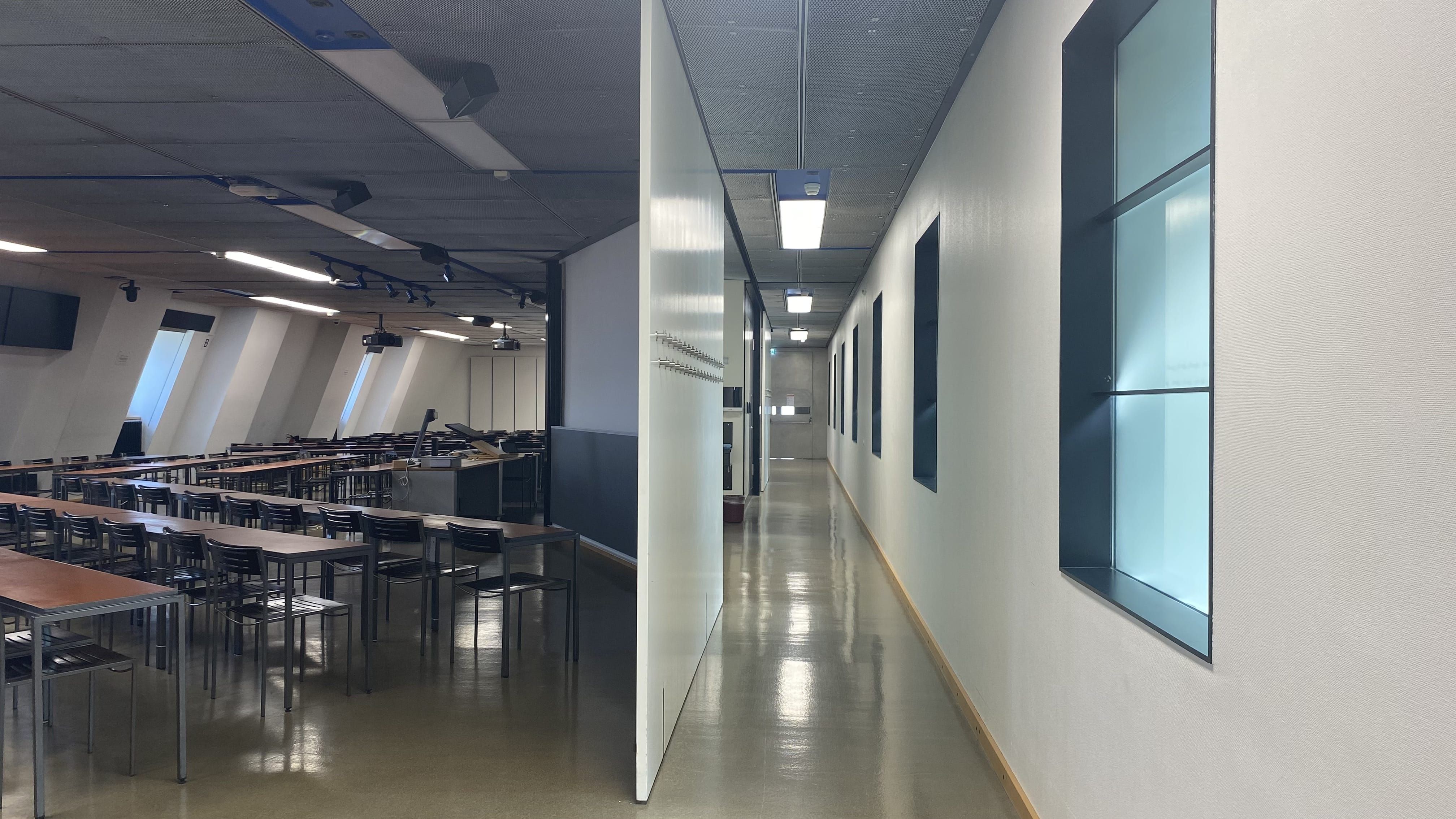 Hörsaal KOL-H-312a: Durchgang zu KOL-H-312b.