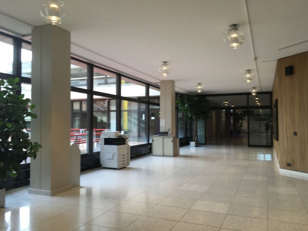Y05, Stockwerk G: Kopier links mit Sicht zum Lichthof.