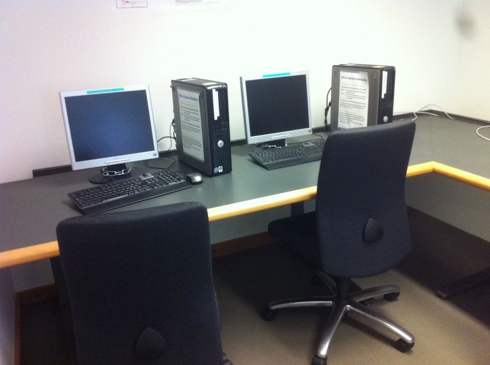 Computer-Arbeitsraum KOL-Da-11: Arbeitsstationen (Nahaufnahme).