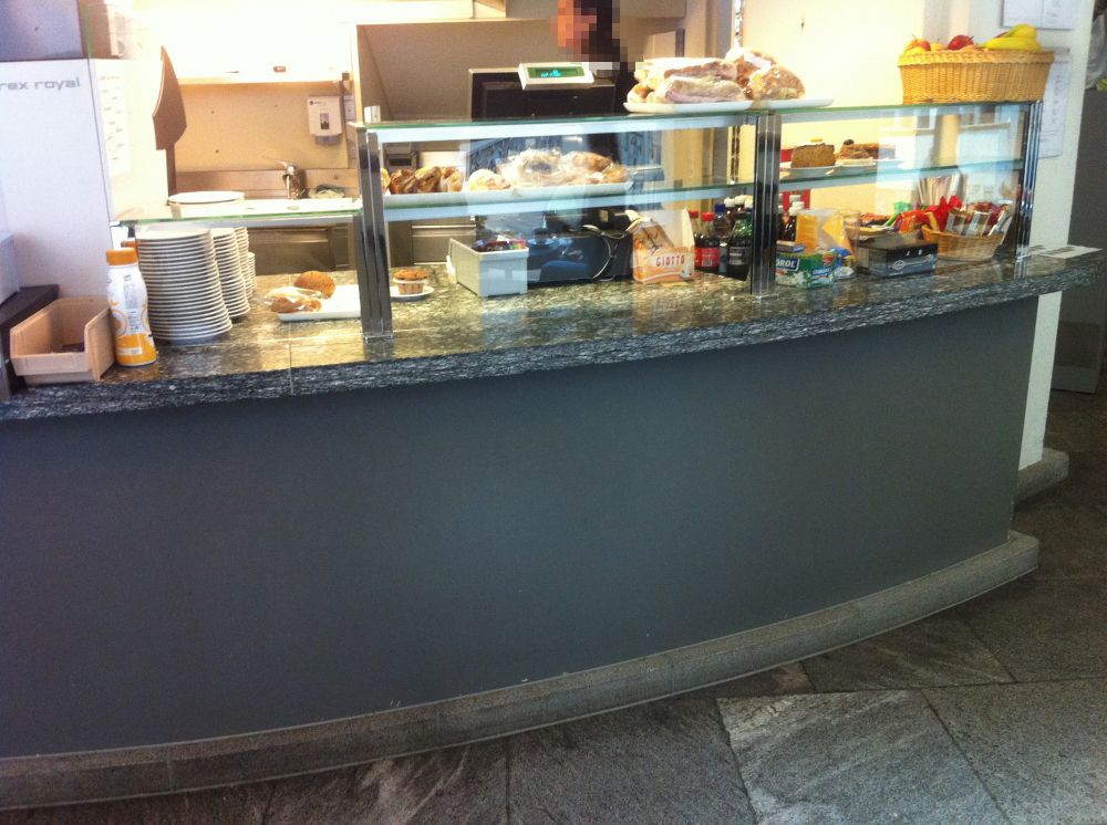 KOL-E, Cafeteria: Theke.