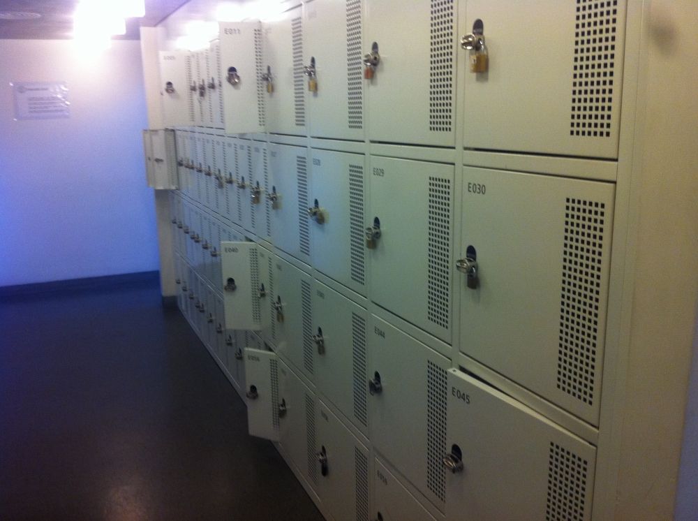 KOL-E, Schliessfächer und Schalter Fundbüro: Schliessfächer, direkt beim Fundbüro.