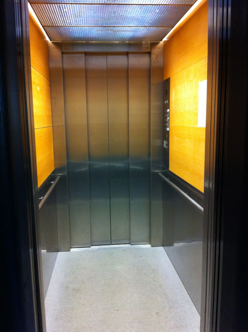 SOC, Lift: Lift (Innenraum).
