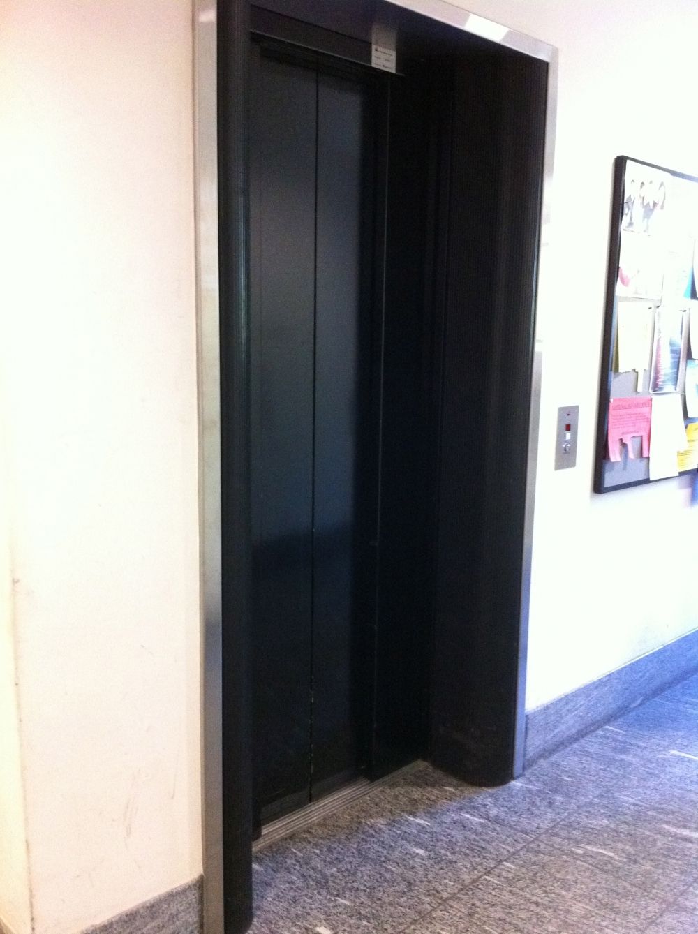 SOC, Lift: Lift auf Stockwerk E.