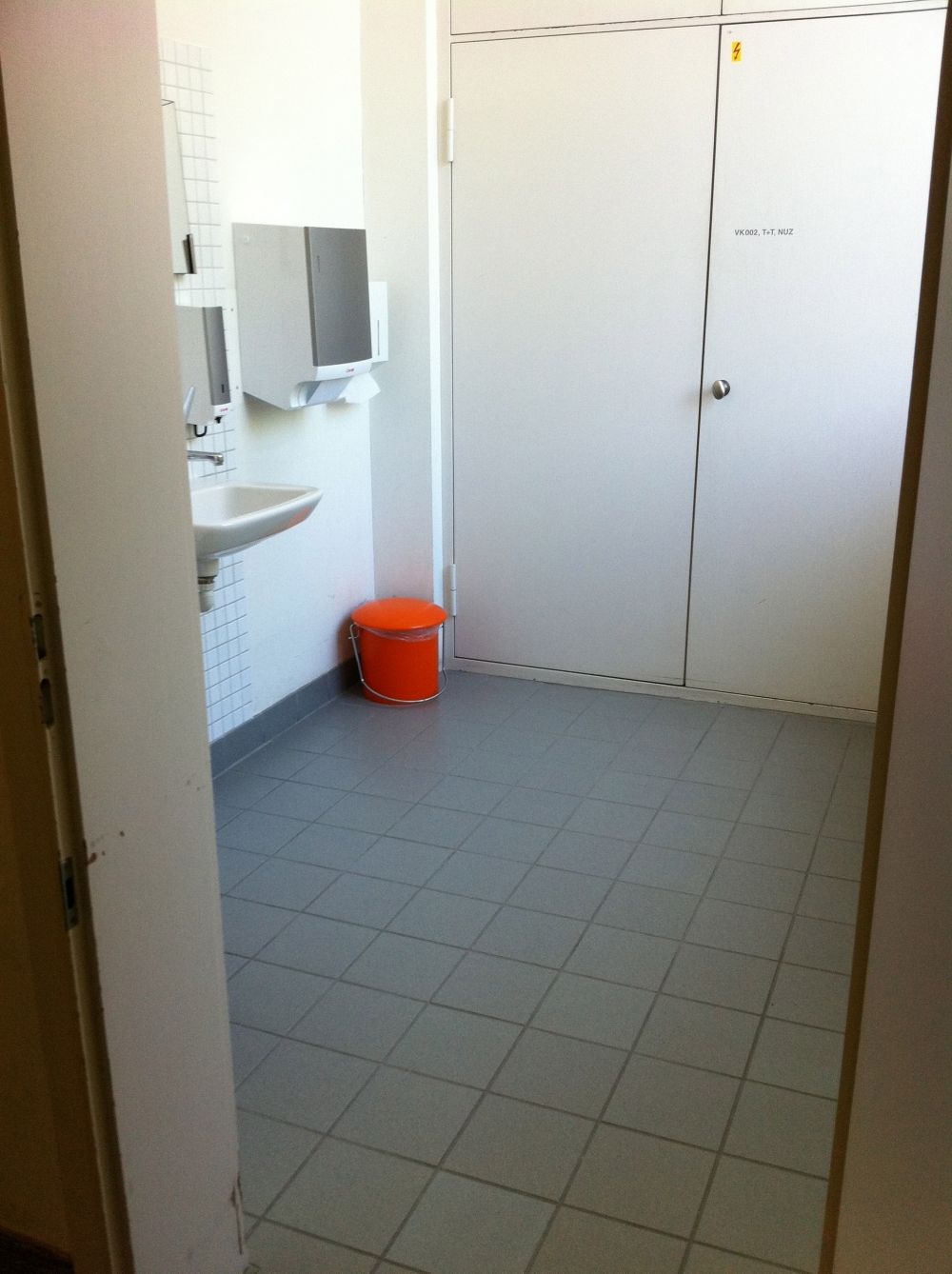 Rollstuhl-WC SOC-E-013: Rollstuhl-WC (Innenraum).