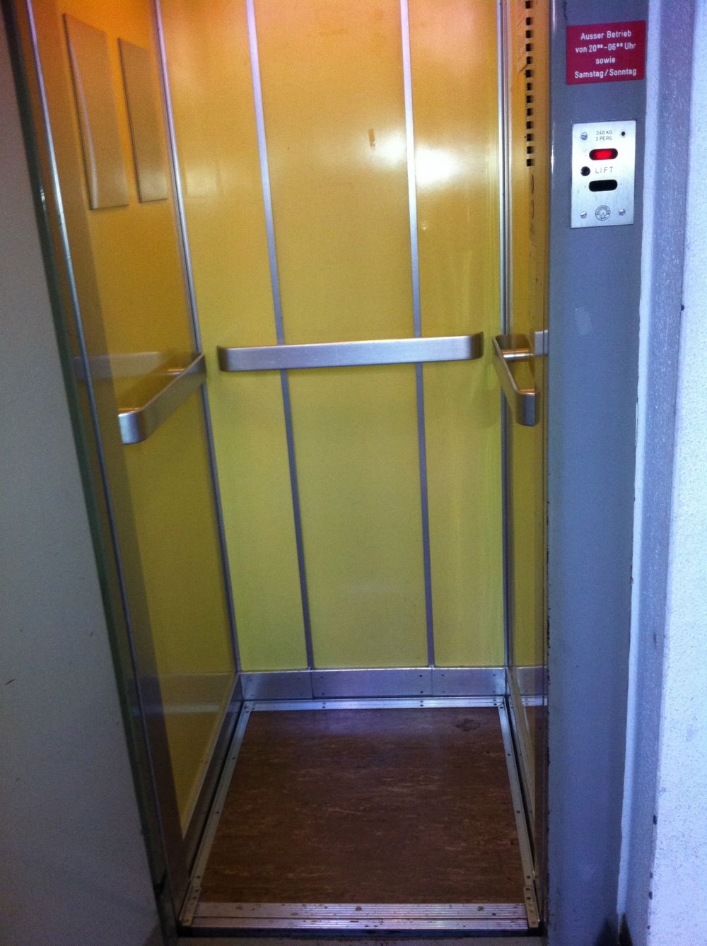 ZUI, Lift 2 im hinteren Teil des Gebäudes (rechts): Lift (Innenraum).