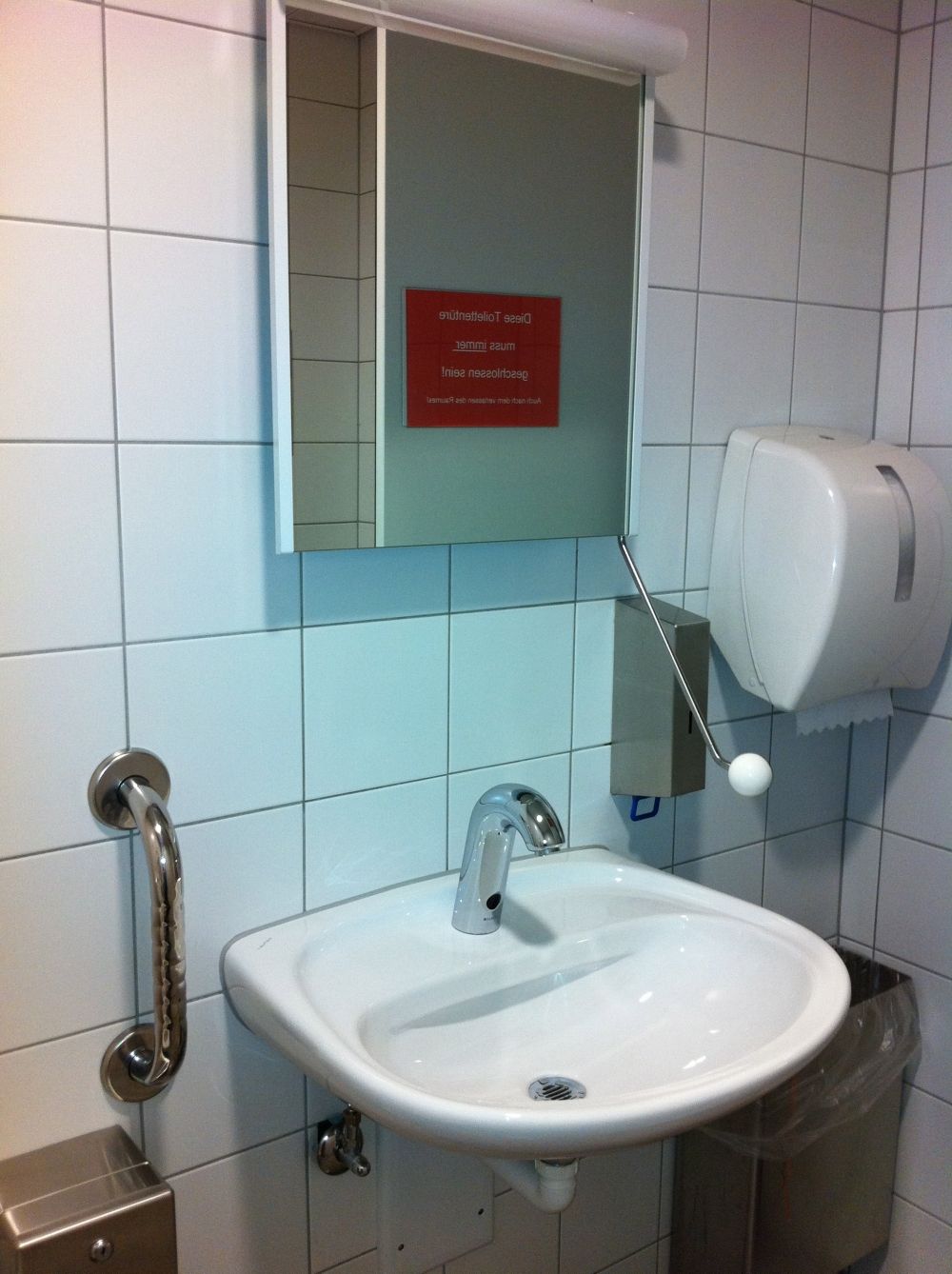 Rollstuhl-WC ZUI-A-21: Rollstuhl-WC (Innenraum)