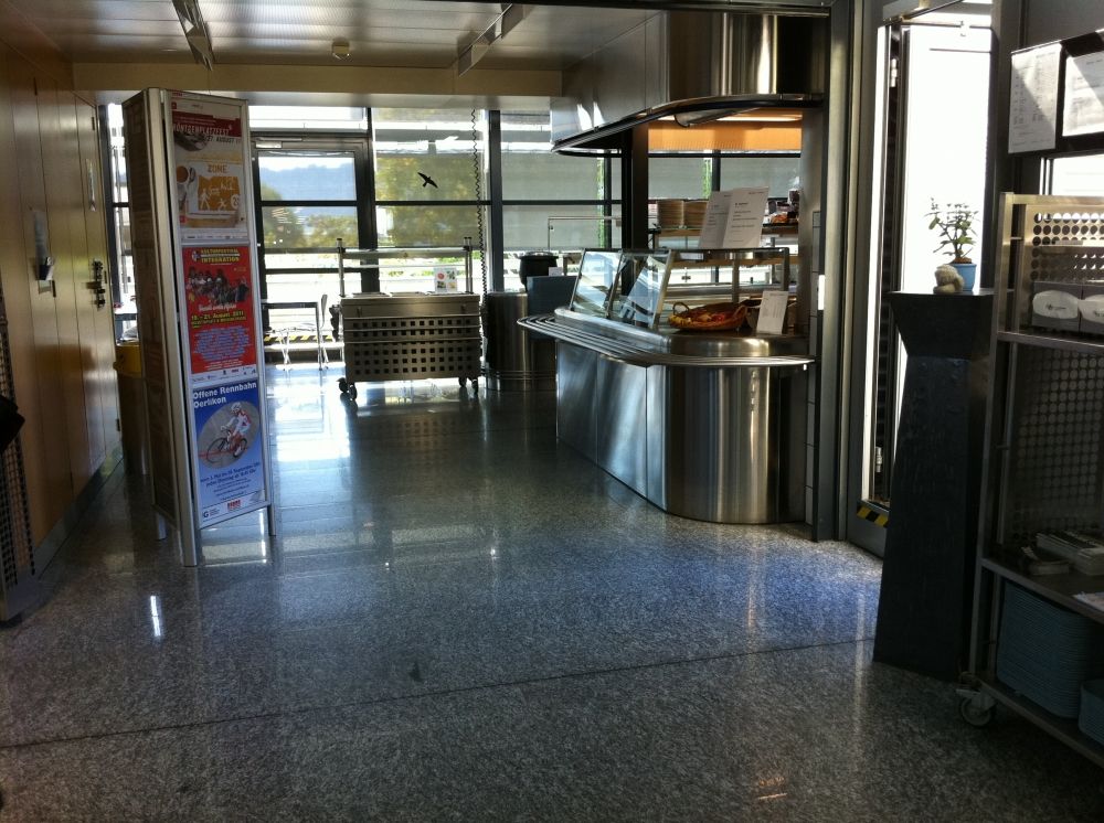 ZUI-E, Cafeteria: Eingangsbereich Mensa.