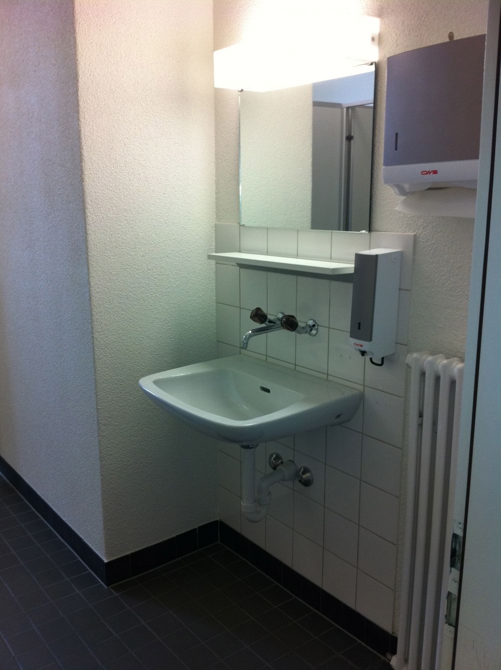 WC-Anlage SOG-A-16: Gemeinsames Lavabo.