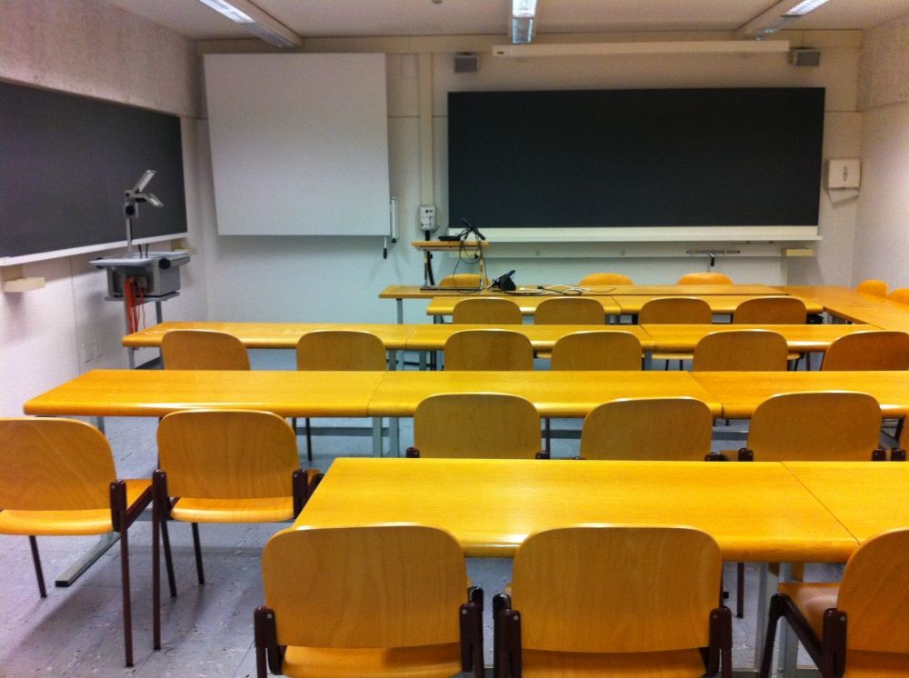 Seminarraum SOD-0-022: Sicht Richtung Wandtafel.