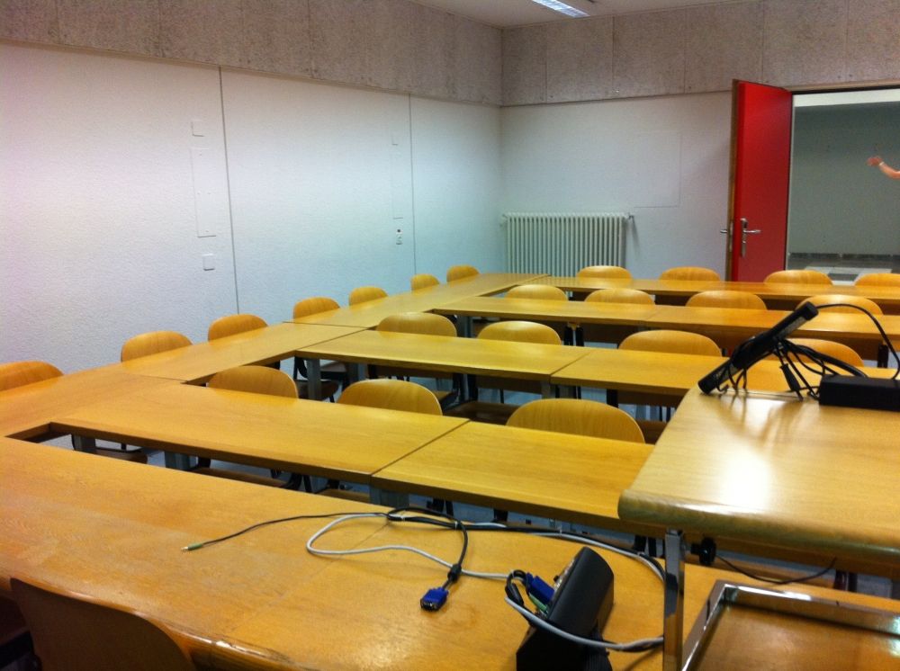 Seminarraum SOD-0-022: Sicht nach hinten Richtung Türe .