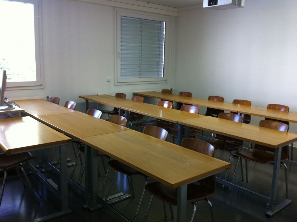 Seminarraum SOE-F-12: Vom Flipchart aus nach hinten.