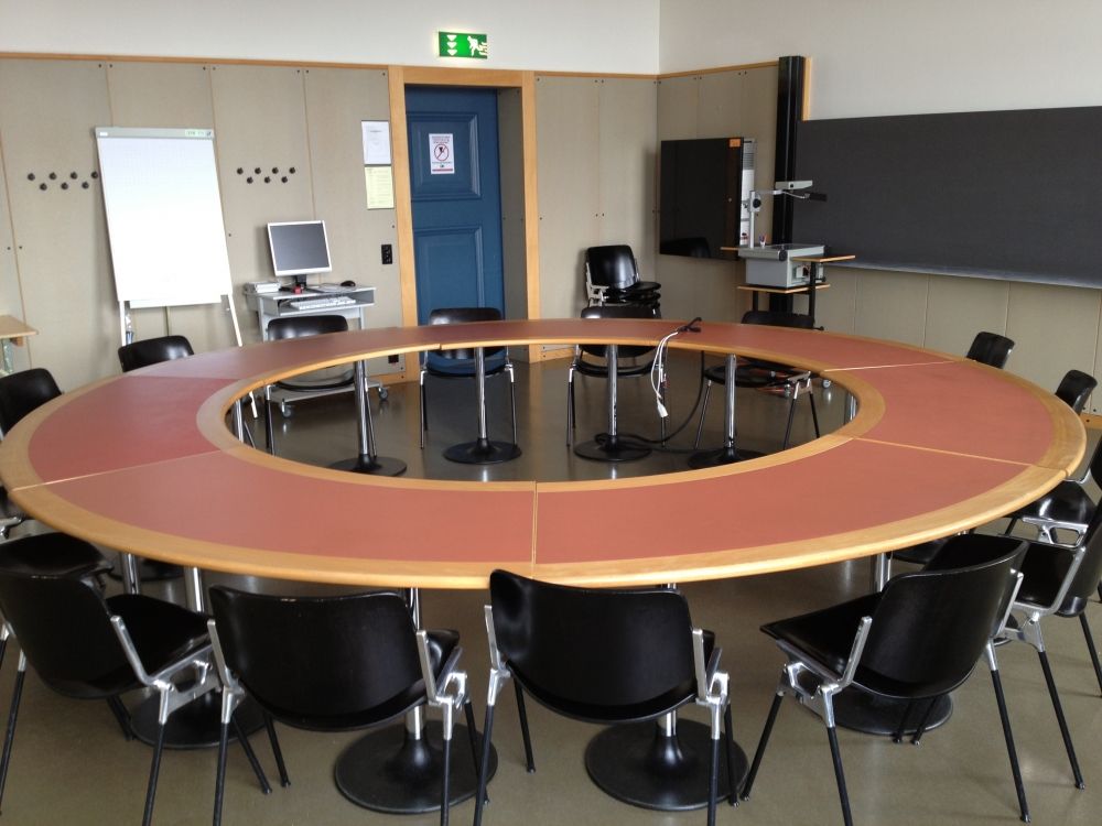 Seminarraum KOL-G-210: Rundtisch.