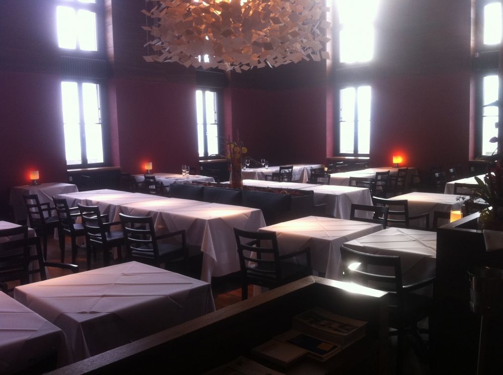 KOL-M, Restaurant: Speise-Saal des Restaurants.