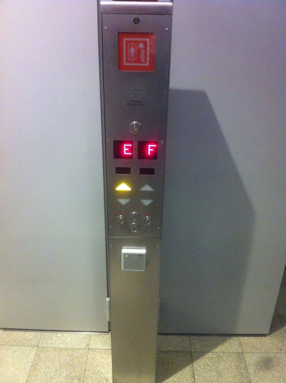 KOL, Haupt-Lift (Zweier-Liftgruppe): Liftschalter aussen.